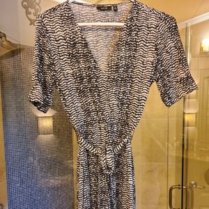 Black and white belted dress size small